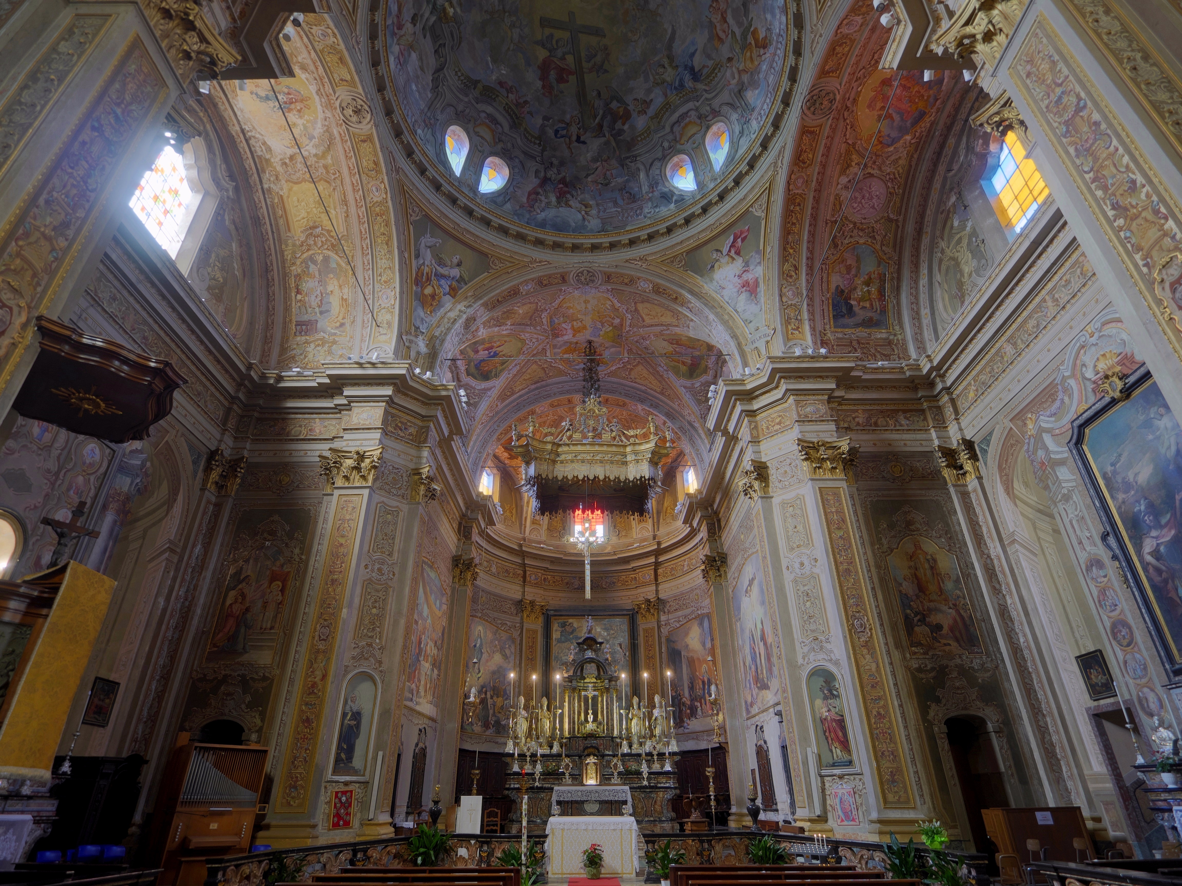 Carpignano Sesia (Novara) - Parte posteriore dell'interno della Chiesa di Santa Maria Assunta